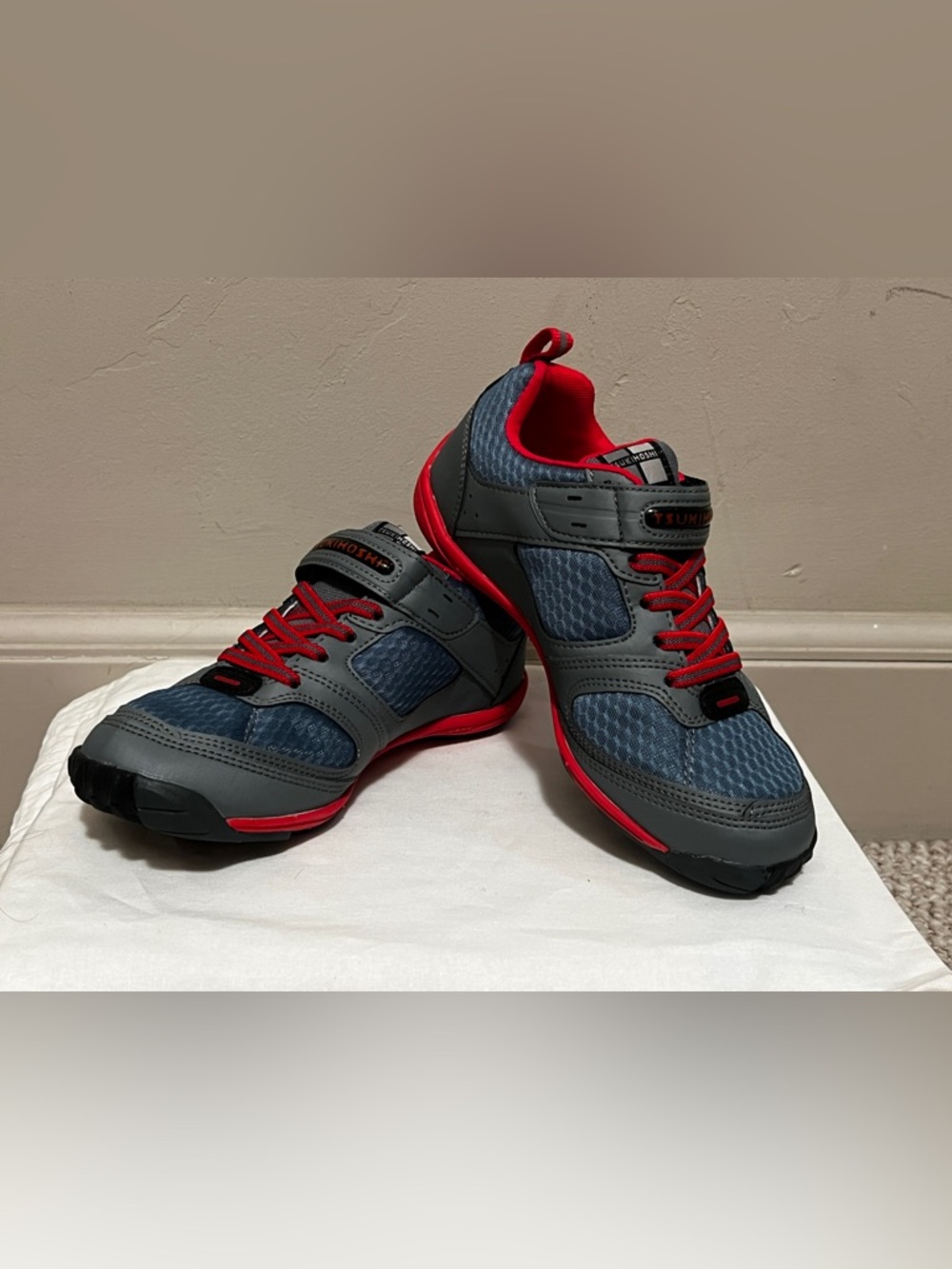 NIB | Tsukihoshi | Mako Kids’ Sneakers | US 1